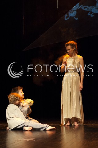  20.05.2014 WARSZAWA PROBA MEDIALNA SPEKTAKLU MEDEA W REZYSERII DOROTY KEDZIERZAWSKIEJ N/Z MAGDALENA BOCZARSKA JAN ROGALINSKI ADAM TOMASZEWSKI  