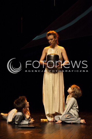  20.05.2014 WARSZAWA PROBA MEDIALNA SPEKTAKLU MEDEA W REZYSERII DOROTY KEDZIERZAWSKIEJ N/Z MAGDALENA BOCZARSKA JAN ROGALINSKI ADAM TOMASZEWSKI  