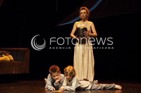  20.05.2014 WARSZAWA PROBA MEDIALNA SPEKTAKLU MEDEA W REZYSERII DOROTY KEDZIERZAWSKIEJ N/Z MAGDALENA BOCZARSKA JAN ROGALINSKI ADAM TOMASZEWSKI  