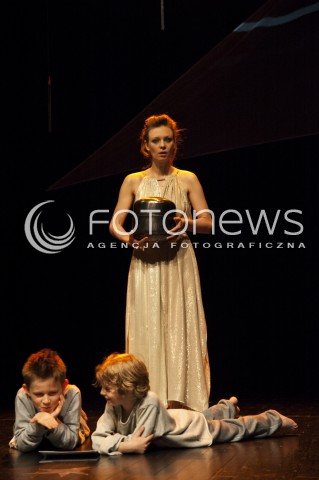 20.05.2014 WARSZAWA PROBA MEDIALNA SPEKTAKLU MEDEA W REZYSERII DOROTY KEDZIERZAWSKIEJ N/Z MAGDALENA BOCZARSKA JAN ROGALINSKI ADAM TOMASZEWSKI  