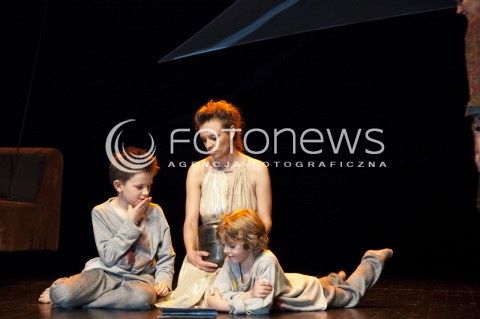  20.05.2014 WARSZAWA PROBA MEDIALNA SPEKTAKLU MEDEA W REZYSERII DOROTY KEDZIERZAWSKIEJ N/Z MAGDALENA BOCZARSKA JAN ROGALINSKI ADAM TOMASZEWSKI  
