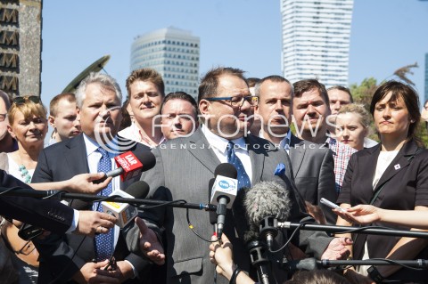  23.05.2014 WARSZAWA KONFERENCJA PRASOWA PREZYDENTA ALEKSANDRA KWASNIEWSKIEGO ORAZ RYSZARDA KALISZA PRZED WYBORAMI DO EUROPARLAMENTU N/Z RYSZARD KALISZ I PREZYDENT ALEKSANDER KWASNIEWSKI  