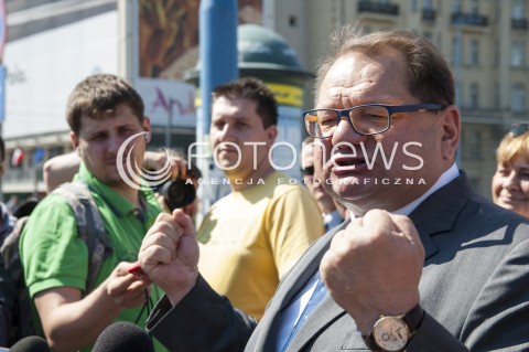  23.05.2014 WARSZAWA KONFERENCJA PRASOWA PREZYDENTA ALEKSANDRA KWASNIEWSKIEGO ORAZ RYSZARDA KALISZA PRZED WYBORAMI DO EUROPARLAMENTU N/Z RYSZARD KALISZ  