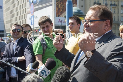  23.05.2014 WARSZAWA KONFERENCJA PRASOWA PREZYDENTA ALEKSANDRA KWASNIEWSKIEGO ORAZ RYSZARDA KALISZA PRZED WYBORAMI DO EUROPARLAMENTU N/Z RYSZARD KALISZ  