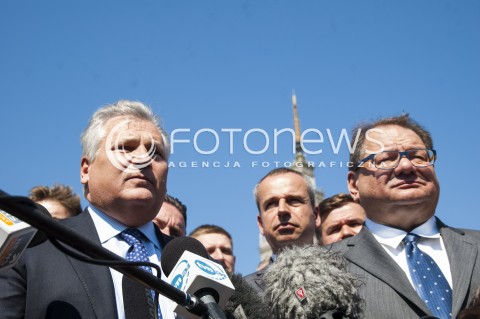  23.05.2014 WARSZAWA KONFERENCJA PRASOWA PREZYDENTA ALEKSANDRA KWASNIEWSKIEGO ORAZ RYSZARDA KALISZA PRZED WYBORAMI DO EUROPARLAMENTU N/Z RYSZARD KALISZ I PREZYDENT ALEKSANDER KWASNIEWSKI  