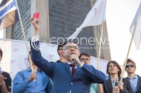  23.05.2014 WARSZAWA FINAL KAMPANII WYBORCZEJ  KONGRESU NOWEJ PRAWICY JANUSZA KORWINA MIKKE DO EUROPARLAMENTU N/Z POSEL KNP PRZEMYSLAW WIPLER  
