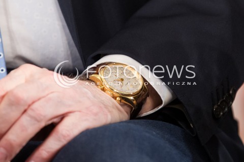  23.05.2014 RZESZOW <br />
JOSE CARRERAS PODCZAS SPOTKANIA Z MEDIAMI W PRZEDDZIEN ROZPOCZYNAJACEGO SIE 53. FESTIWALU MUZYCZNEGO W LANCUCIE<br />
N/Z JOSE CARRERAS ZEGAREK ZLOTY BIZUTERIA<br />
 