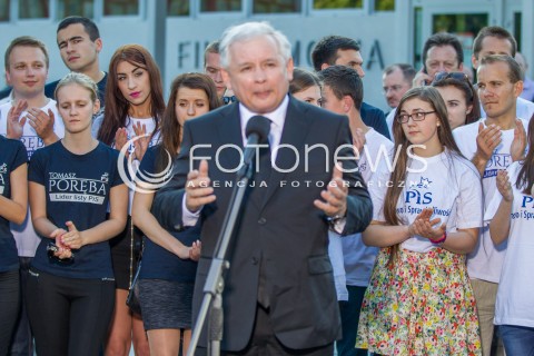  23.05.2014 RZESZOW <br />WIZYTA PREZESA PIS JAROSLAWA KACZYNSKIEGO W RZESZOWIE W ZWIAZKU Z ZAKONCZENIEM KAMPANII WYBORCZEJ DO PARLAMENTU EUROPEJSKIEGO<br />N/Z JAROSLAW KACZYNSKI MLODE OSOBY MLODZIEZ FORUM MLODYCH PIS DZIECI<br /> 
