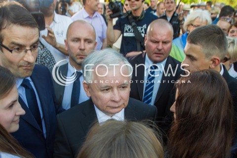 23.05.2014 RZESZOW <br />WIZYTA PREZESA PIS JAROSLAWA KACZYNSKIEGO W RZESZOWIE W ZWIAZKU Z ZAKONCZENIEM KAMPANII WYBORCZEJ DO PARLAMENTU EUROPEJSKIEGO<br />N/Z JAROSLAW KACZYNSKI TOMASZ POREBA OCHRONA OCHRONIARZE<br /> 
