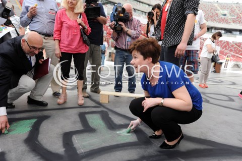  24.05.2013 WARSZAWA<br />WARSZAWSKIE TARGI KSIAZKI<br />N/Z HANNA GRONKIEWICZ WALTZ<br /> 