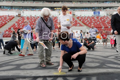  24.05.2013 WARSZAWA<br />WARSZAWSKIE TARGI KSIAZKI<br />N/Z HANNA GRONKIEWICZ WALTZ HENRYK JERZY CHMIELEWSKI PAPCIO CHMIEL<br /> 