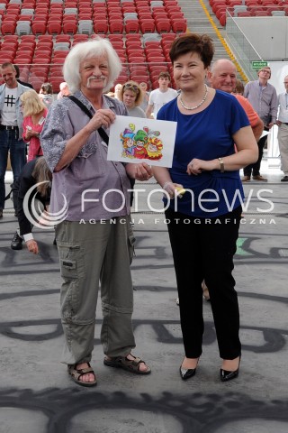  24.05.2013 WARSZAWA<br />WARSZAWSKIE TARGI KSIAZKI<br />N/Z HANNA GRONKIEWICZ WALTZ HENRYK JERZY CHMIELEWSKI PAPCIO CHMIEL<br /> 