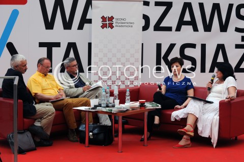  24.05.2013 WARSZAWA<br />WARSZAWSKIE TARGI KSIAZKI<br />N/Z HANNA GRONKIEWICZ WALTZ EWA KIELAK MIROSLAW DUCHOWSKI TOMASZ KOMORNICKI MIROSLAW GROCHOWSKI<br /> 