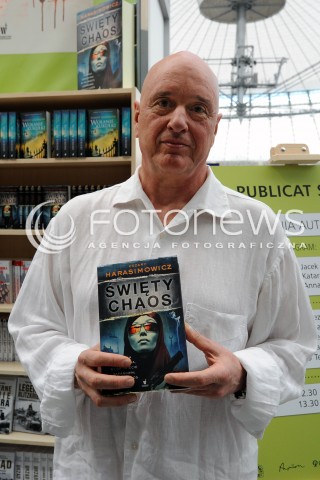  24.05.2013 WARSZAWA<br />WARSZAWSKIE TARGI KSIAZKI<br />N/Z CEZARY HARASIMOWICZ<br /> 