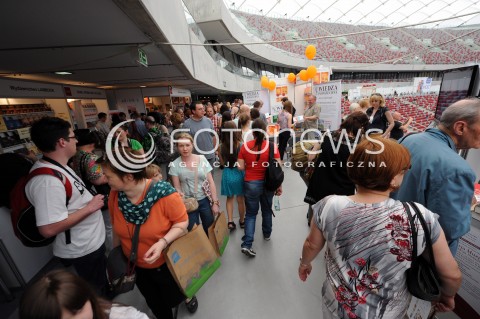  24.05.2013 WARSZAWA<br />WARSZAWSKIE TARGI KSIAZKI<br />N/Z ZWIEDZAJACY STADION NARODOWY<br /> 
