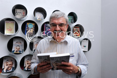  24.05.2013 WARSZAWA<br />WARSZAWSKIE TARGI KSIAZKI<br />N/Z MAREK NIEDZWIECKI<br /> 