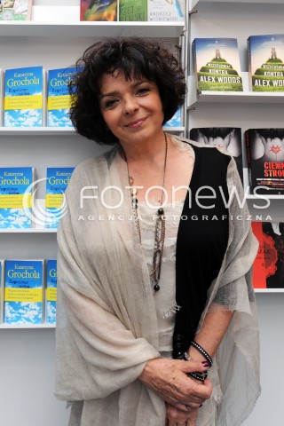  24.05.2013 WARSZAWA<br />WARSZAWSKIE TARGI KSIAZKI<br />N/Z KATARZYNA GROCHOLA<br /> 