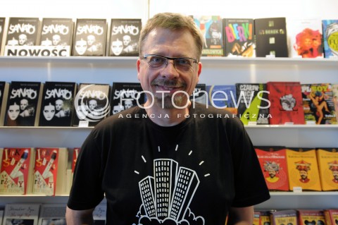  24.05.2013 WARSZAWA<br />WARSZAWSKIE TARGI KSIAZKI<br />N/Z TOMASZ RACZEK<br /> 