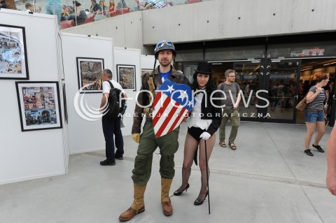  24.05.2013 WARSZAWA<br />WARSZAWSKIE TARGI KSIAZKI<br />N/Z ORGANIZATORZY PRZEBRANI ZA POSTACIE Z KOMIKSOW<br /> 