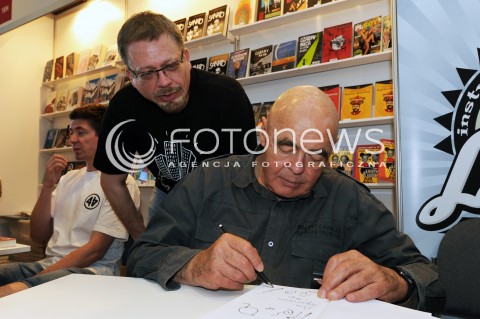  24.05.2013 WARSZAWA<br />WARSZAWSKIE TARGI KSIAZKI<br />N/Z TOMASZ RACZEK STANISLAW TYM<br /> 