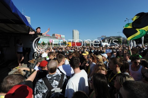  24.05.2014 WARSZAWA<br />MARSZ WYZWOLENIA KONOPII W WARSZAWIE<br />N/Z UCZESTNICY MARSZU<br /> 