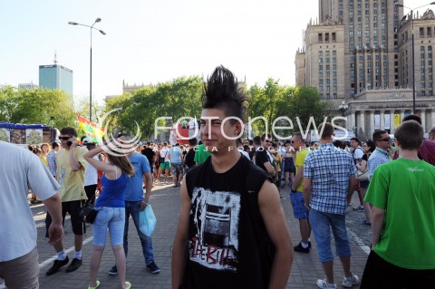  24.05.2014 WARSZAWA<br />MARSZ WYZWOLENIA KONOPII W WARSZAWIE<br />N/Z UCZESTNICY MARSZU<br /> 