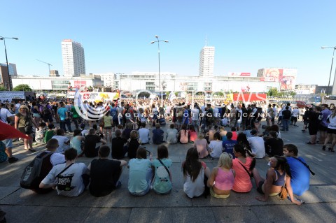  24.05.2014 WARSZAWA<br />MARSZ WYZWOLENIA KONOPII W WARSZAWIE<br />N/Z UCZESTNICY MARSZU<br /> 