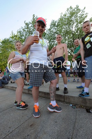  24.05.2014 WARSZAWA<br />MARSZ WYZWOLENIA KONOPII W WARSZAWIE<br />N/Z UCZESTNICY MARSZU<br /> 