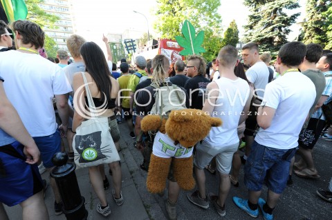  24.05.2014 WARSZAWA<br />MARSZ WYZWOLENIA KONOPII W WARSZAWIE<br />N/Z UCZESTNICY MARSZU<br /> 