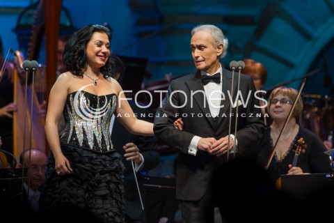  24.05.2014 LANCUT<br />53 MUZYCZNY FESTIWAL W LANCUCIE<br />KONCERT JOSE CARRERASA - LEGENDARNEGO HISZPANSKIEGO SPIEWAKA. ARTYSTA ZALICZANY JEST DO NAJWYBITNIEJSZYCH TENOROW SWIATOWEJ MUZYKI<br />N/Z JOSE CARRERAS NATALIA KOVALOVA<br /> 