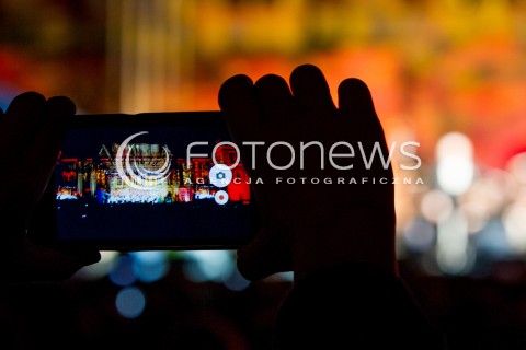  24.05.2014 LANCUT<br />53 MUZYCZNY FESTIWAL W LANCUCIE<br />KONCERT JOSE CARRERASA - LEGENDARNEGO HISZPANSKIEGO SPIEWAKA. ARTYSTA ZALICZANY JEST DO NAJWYBITNIEJSZYCH TENOROW SWIATOWEJ MUZYKI<br />N/Z SCENA W APARACIE TELEFONU TELEFON KOMORKA<br /> 