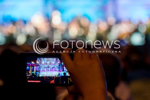  24.05.2014 LANCUT<br />53 MUZYCZNY FESTIWAL W LANCUCIE<br />KONCERT JOSE CARRERASA - LEGENDARNEGO HISZPANSKIEGO SPIEWAKA. ARTYSTA ZALICZANY JEST DO NAJWYBITNIEJSZYCH TENOROW SWIATOWEJ MUZYKI<br />N/Z SCENA W APARACIE TELEFONU TELEFON KOMORKA<br /> 