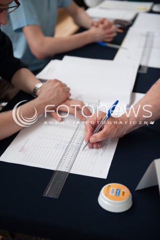  25.05.2014 WARSZAWA<br />W CALYM KRAJU TRWAJA WYBORY DO PARLAMENTU EUROPEJSKIEGO<br />N/Z KOMISJA WYBORCZA PODPIS<br /> 