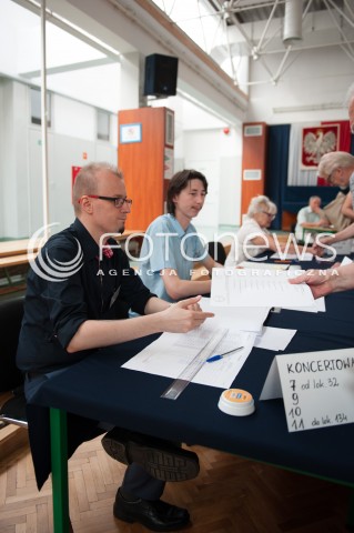  25.05.2014 WARSZAWA<br />W CALYM KRAJU TRWAJA WYBORY DO PARLAMENTU EUROPEJSKIEGO<br />N/Z KOMISJA WYBORCZA<br /> 