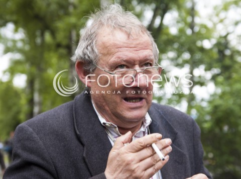  30.05.2014 WARSZAWA POGRZEB GENERALA WOJCIECHA JARUZELSKIEGO NA WARSZAWSKIM WOJSKOWYM CMENTARZU NA POWAZKACH N/Z ADAM MICHNIK  