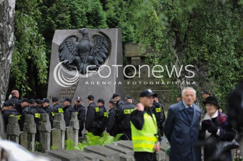  30.05.2014 WARSZAWA <br />POGRZEB GENERALA WOJCIECHA JARUZELSKIEGO NA WARSZAWSKIM WOJSKOWYM CMENTARZU NA POWAZKACH<br />N/Z PRZYGOTOWANIA DO POGRZEBU POLICJA<br /> 