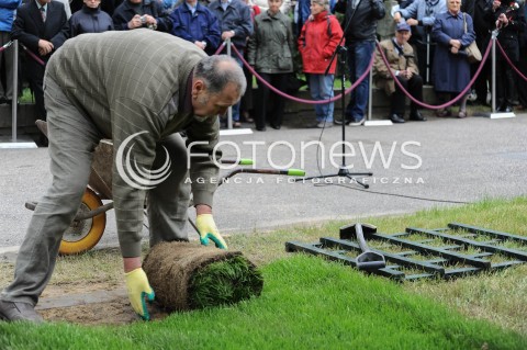  30.05.2014 WARSZAWA <br />POGRZEB GENERALA WOJCIECHA JARUZELSKIEGO NA WARSZAWSKIM WOJSKOWYM CMENTARZU NA POWAZKACH<br />N/Z PRZYGOTOWANIA DO POGRZEBU<br /> 