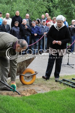  30.05.2014 WARSZAWA <br />POGRZEB GENERALA WOJCIECHA JARUZELSKIEGO NA WARSZAWSKIM WOJSKOWYM CMENTARZU NA POWAZKACH<br />N/Z PRZYGOTOWANIA DO POGRZEBU<br /> 