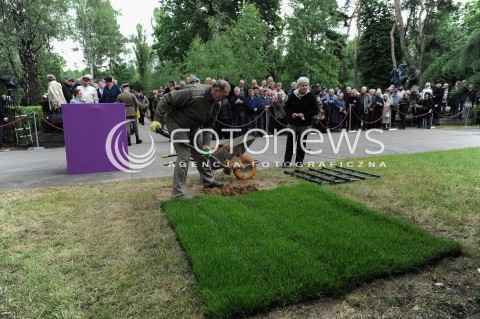 30.05.2014 WARSZAWA <br />POGRZEB GENERALA WOJCIECHA JARUZELSKIEGO NA WARSZAWSKIM WOJSKOWYM CMENTARZU NA POWAZKACH<br />N/Z PRZYGOTOWANIA DO POGRZEBU<br /> 