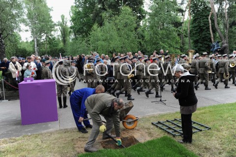  30.05.2014 WARSZAWA <br />POGRZEB GENERALA WOJCIECHA JARUZELSKIEGO NA WARSZAWSKIM WOJSKOWYM CMENTARZU NA POWAZKACH<br />N/Z PRZYGOTOWANIA DO POGRZEBU<br /> 