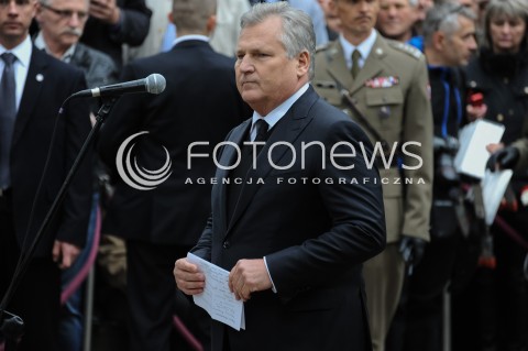  30.05.2014 WARSZAWA <br />POGRZEB GENERALA WOJCIECHA JARUZELSKIEGO NA WARSZAWSKIM WOJSKOWYM CMENTARZU NA POWAZKACH<br />N/Z BYLY PREZYDENT RP ALEKSANDER KWASNIEWSKI   <br /> 
