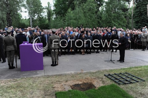  30.05.2014 WARSZAWA <br />POGRZEB GENERALA WOJCIECHA JARUZELSKIEGO NA WARSZAWSKIM WOJSKOWYM CMENTARZU NA POWAZKACH<br />N/Z UCZESTNICY POGRZEBU<br /> 