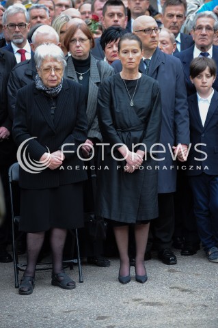  30.05.2014 WARSZAWA <br />POGRZEB GENERALA WOJCIECHA JARUZELSKIEGO NA WARSZAWSKIM WOJSKOWYM CMENTARZU NA POWAZKACH<br />N/Z BARBARA JARUZELSKA MONIKA JARUZELSKA   <br /> 