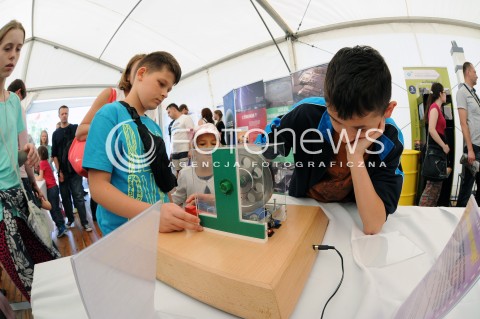  31.05.2014 WARSZAWA<br />18 PIKNIK NAUKOWY POLSKIEGO RADIA I CENTRUM NAUKI KOPERNIK<br />N/Z WIDZOWIE PIKNIKU EKSPERYMENT<br /> 