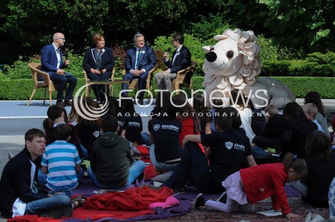  01.06.2014 WARSZAWA <br />DZIEN DZIECKA W PALACU PREZYDENCKIM<br />N/Z MARCIN SAWICKI PREZYDENT RP BRONISLAW KOMOROWSKI ANNA KOMOROWSKA MICHAL RUSINEK  <br /> 