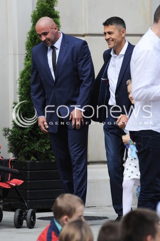  01.06.2014 WARSZAWA <br />DZIEN DZIECKA W PALACU PREZYDENCKIM<br />N/Z KRZYSZTOF HOLOWCZYC PRZEMYSLAW SALETA  <br /> 