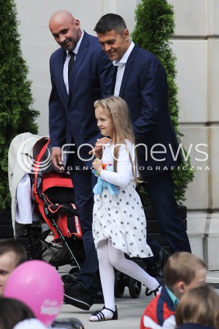  01.06.2014 WARSZAWA <br />DZIEN DZIECKA W PALACU PREZYDENCKIM<br />N/Z KRZYSZTOF HOLOWCZYC PRZEMYSLAW SALETA  <br /> 