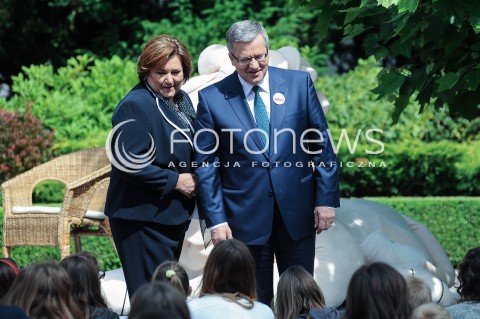  01.06.2014 WARSZAWA <br />DZIEN DZIECKA W PALACU PREZYDENCKIM<br />N/Z PREZYDENT RP BRONISLAW KOMOROWSKI ANNA KOMOROWSKA  <br /> 
