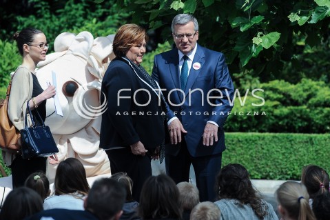  01.06.2014 WARSZAWA <br />DZIEN DZIECKA W PALACU PREZYDENCKIM<br />N/Z PREZYDENT RP BRONISLAW KOMOROWSKI ANNA KOMOROWSKA  <br /> 