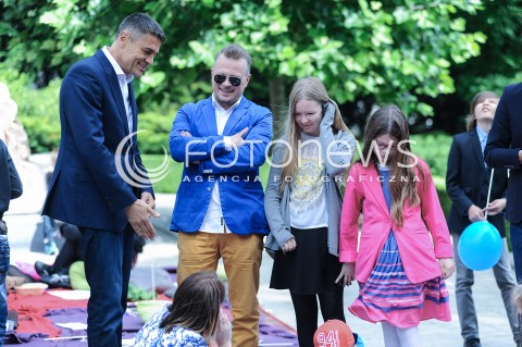  01.06.2014 WARSZAWA <br />DZIEN DZIECKA W PALACU PREZYDENCKIM<br />N/Z KRZYSZTOF HOLOWCZYC PIOTR SZWEDES  <br /> 